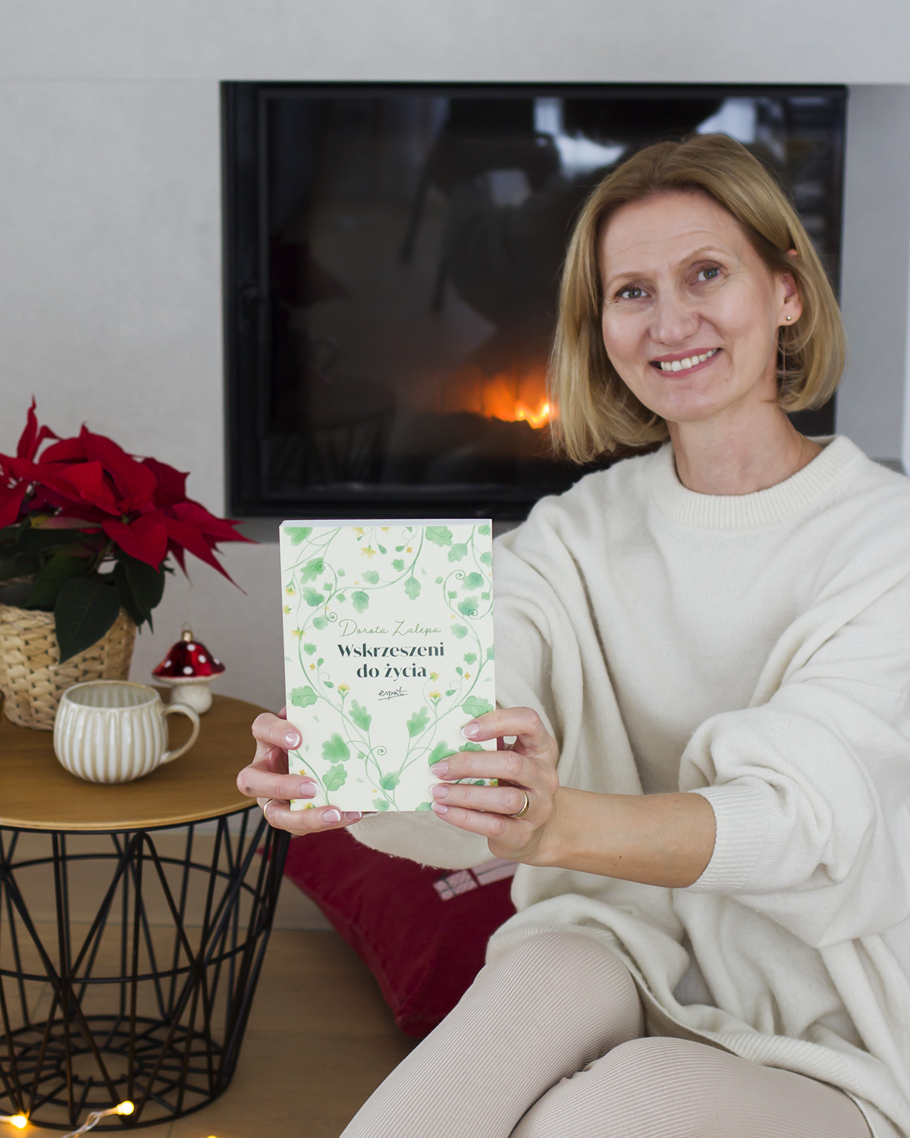 Dorota Zalepa z ksiażką Wskrzeszeni do życia